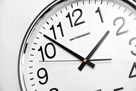 Zegar ścienny CZYTELNY srebrny 35 cm HY-013SS